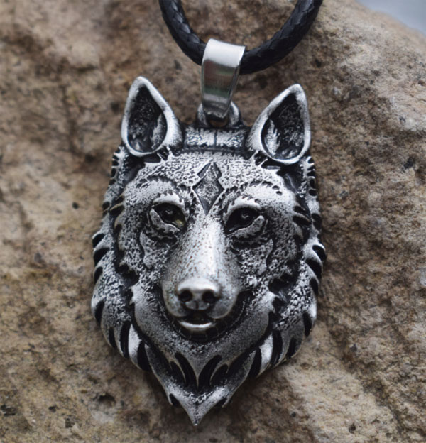  Кулон  Волк-WOLF из серебра подарок парню мужчине женщине рожденному в год собаки подарок на новый год день рождения на каждый день 23 февраля