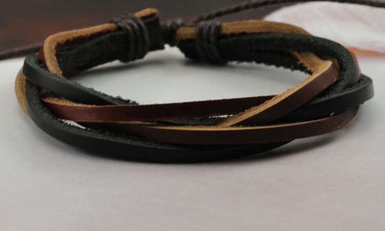 Плетеный браслет в сочетании коричневого и черного цвета из натуральной кожи- стиль унисекс