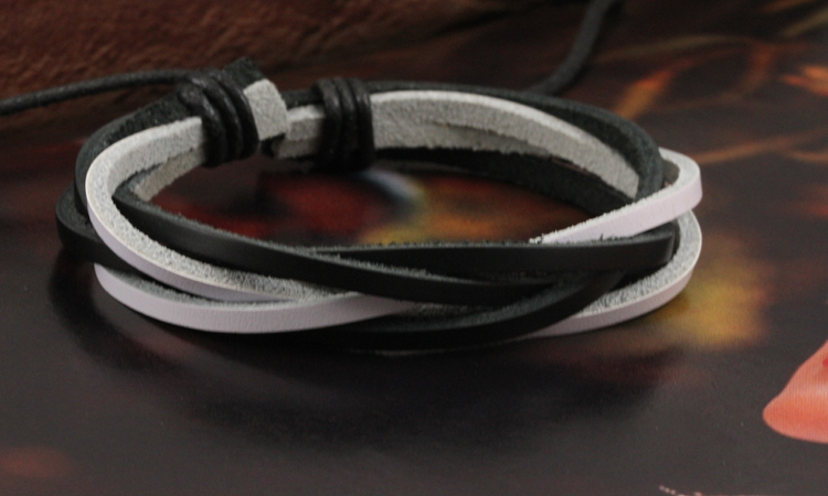 Плетеный браслет в сочетании белого и черного цвета из натуральной кожи- стиль унисекс
