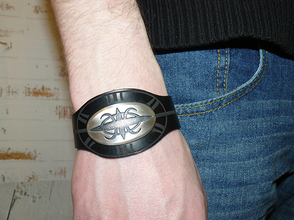   Мужской кожаный браслет  BWE1 из серии Bico со вставками  покрытие серебро 