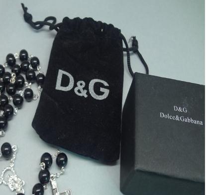  Ожерелье с бусинами черного цвета с крестом Розарий в подарочной упаковке DG