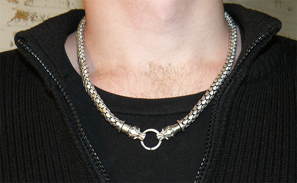   Популярная, стильная цепочка покрытая серебром для мужчин из звеньев в виде чешуи и  с головой Дракона!  