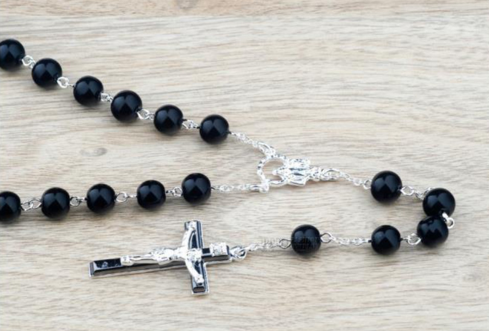  Ожерелье с бусинами черного цвета с крестом Розарий 