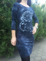 Платье с цветком